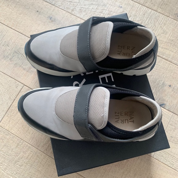 Naturalizer Taryn Gray Sneakers - Picture 9 of 10